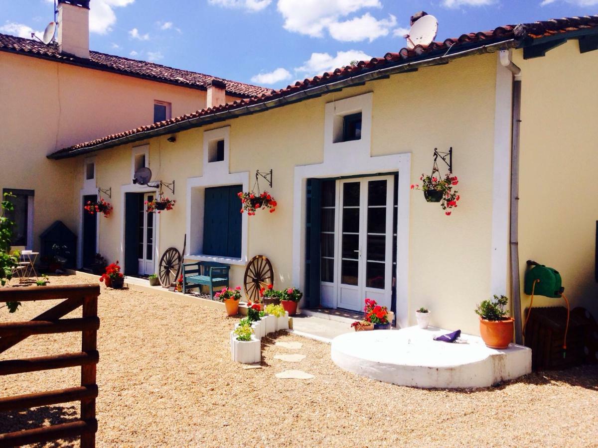 Chalais  Le Fagnard Bed & Breakfast エクステリア 写真