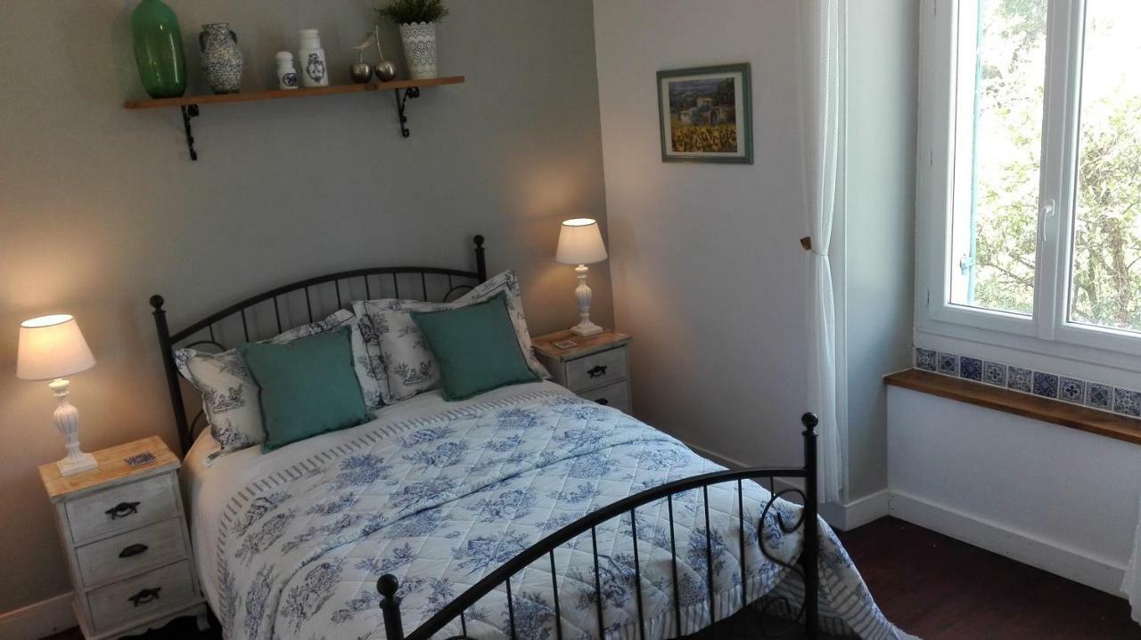Chalais  Le Fagnard Bed & Breakfast エクステリア 写真